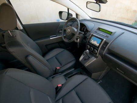 Тест-драйв обновленнго семьянина Mazda 5